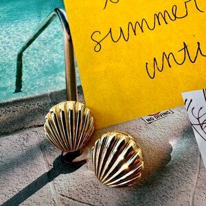 Gold Shell Clip-On Earrings – Vintage-Inspired Seashell Design, Small Statement,